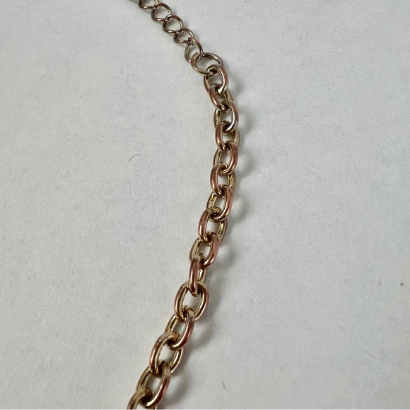 White Flowers Statement Style Necklace & Earrings Set Gold Tone - Picture 7 of 9